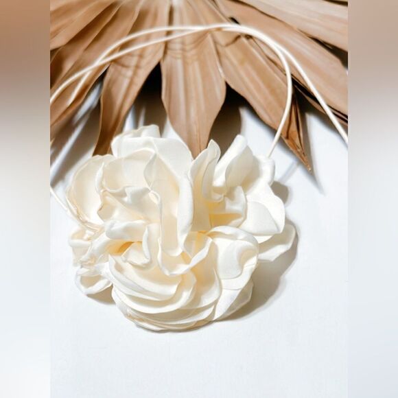Cream flower choker S410 - Picture 3 of 4